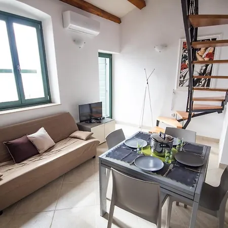 Center, Seafront With Terrace In Appartamento *