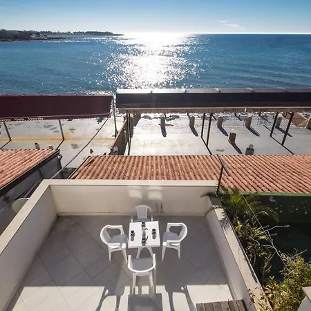 Center, Seafront With Terrace In Appartamento