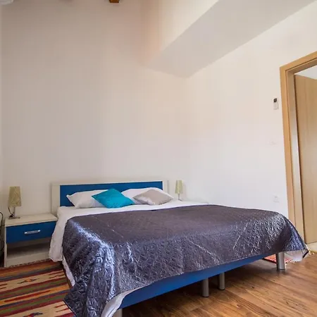 Center, Seafront With Terrace In Apartment