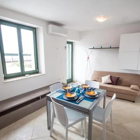 Apartament Center, Seafront With Terrace In Umag