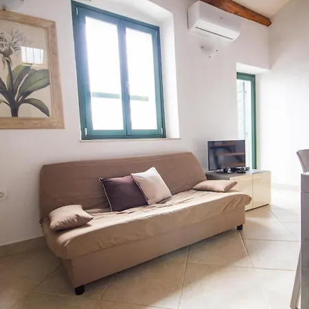 Center, Seafront With Terrace In Umag