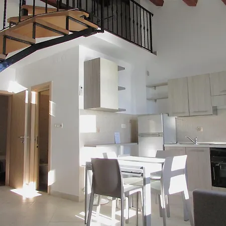 Lägenhet Center, Seafront With Terrace In *