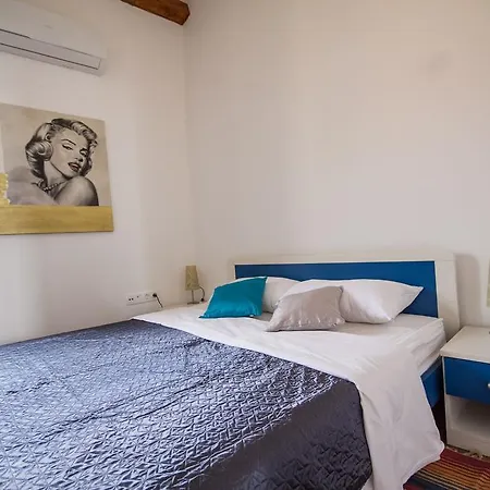 Center, Seafront With Terrace In Apartament Umag
