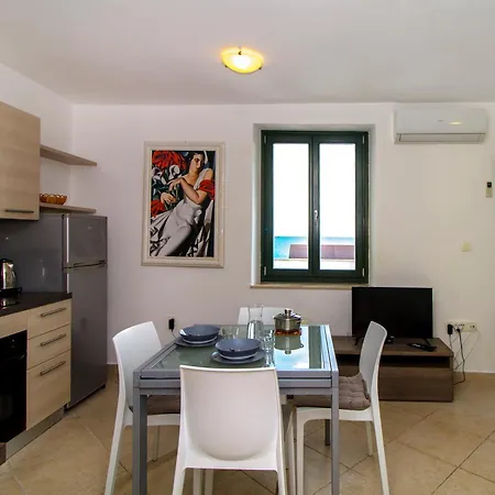 Center, Seafront With Terrace In * Umag