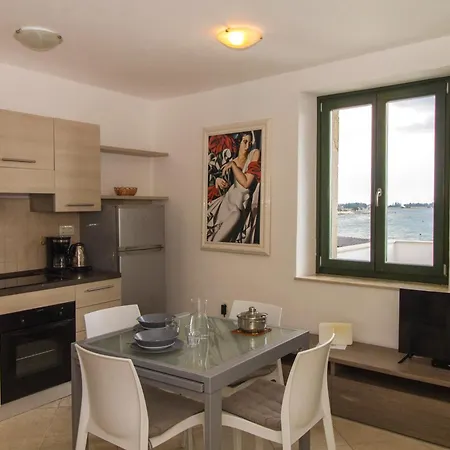 Apartamento Center, Seafront With Terrace In *